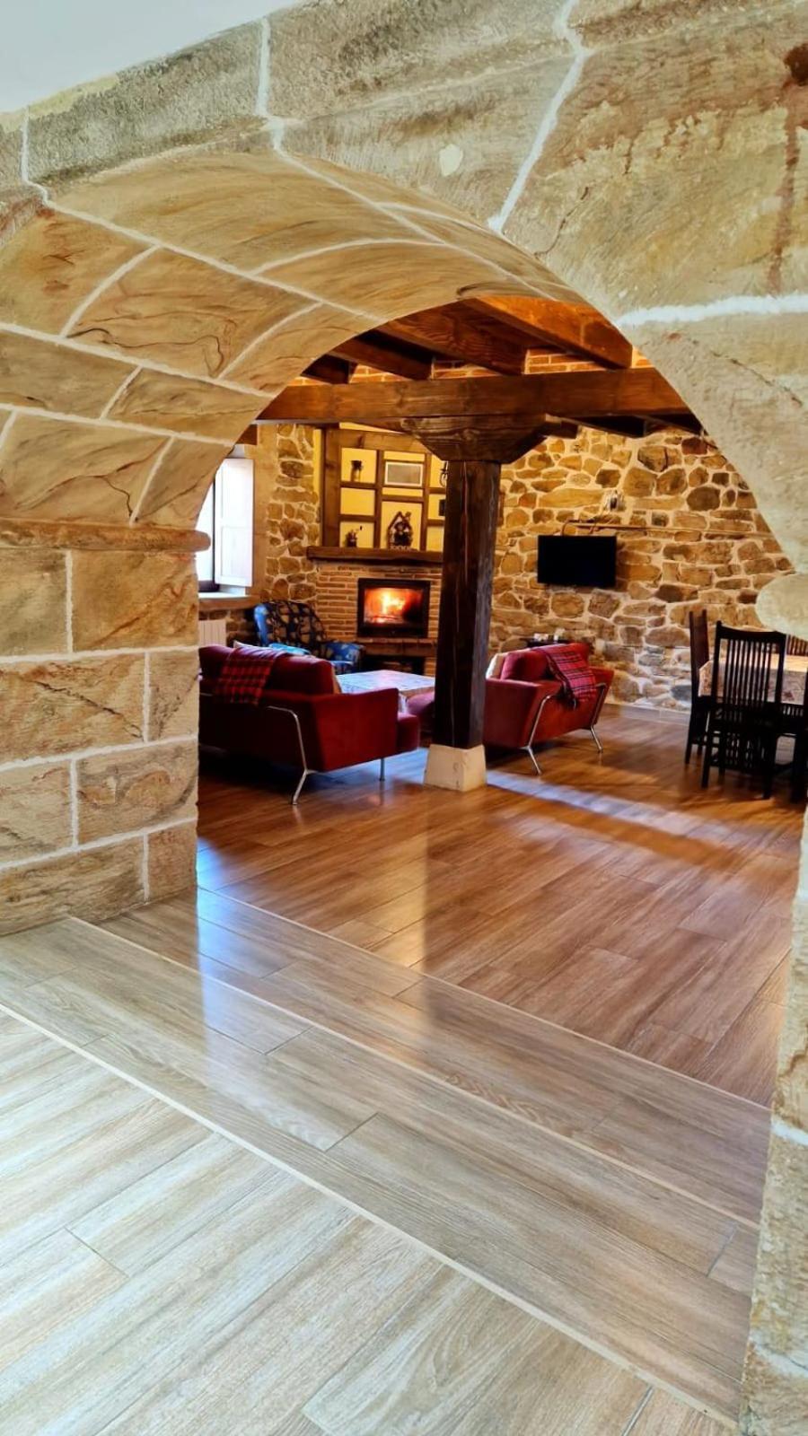 Casa De Pueblo Las Golondrinas De Luena San Miguel de Luena Exteriér fotografie